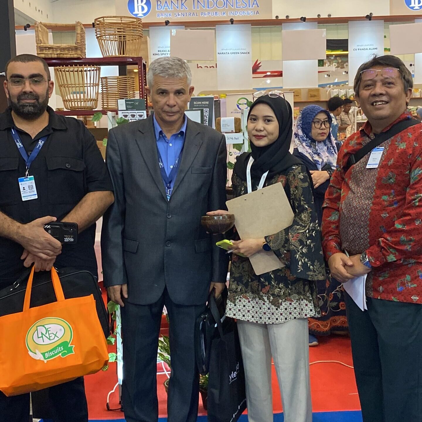 Welcoming Uzbekistan trade delegates to our booth at TEI 2024